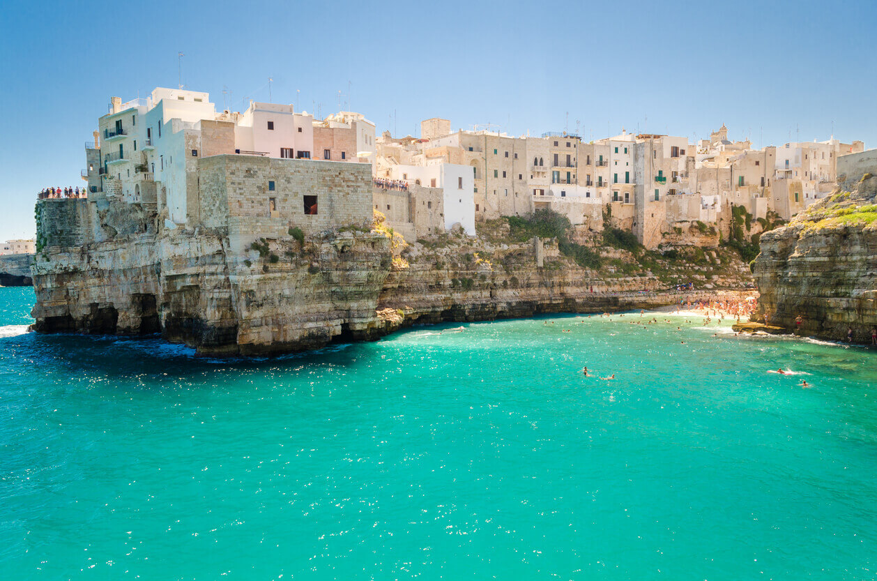 Polignano di Mare u Apuliji i poznata plaža