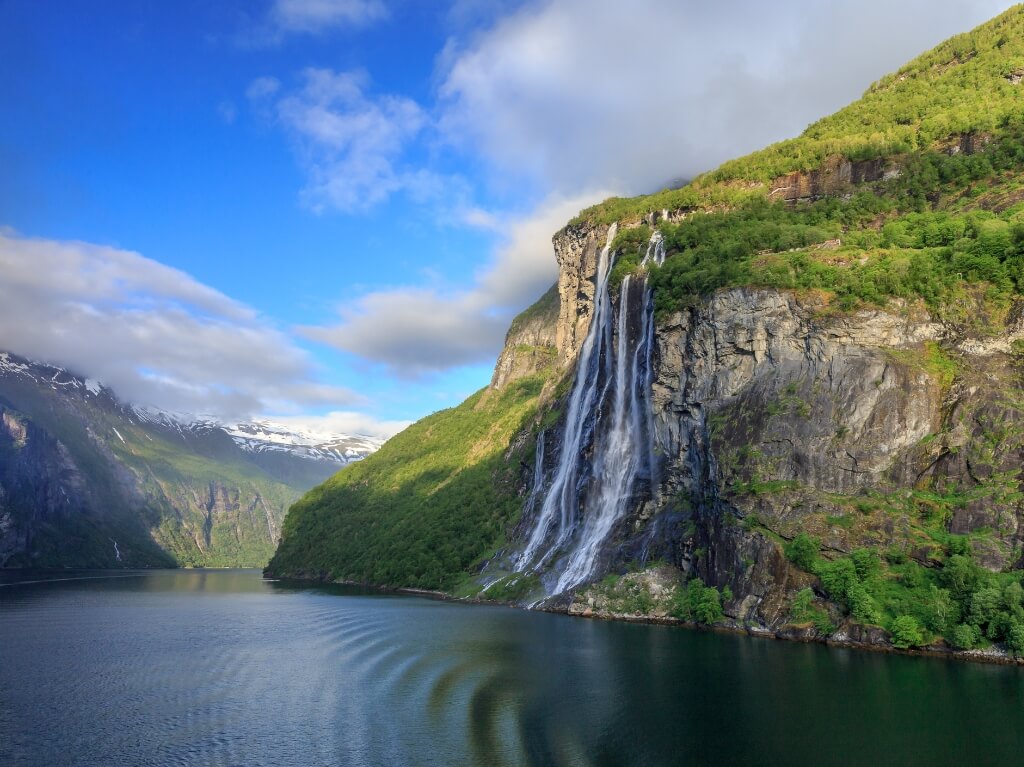 Slap 7 sestara u Geiranger fjordu