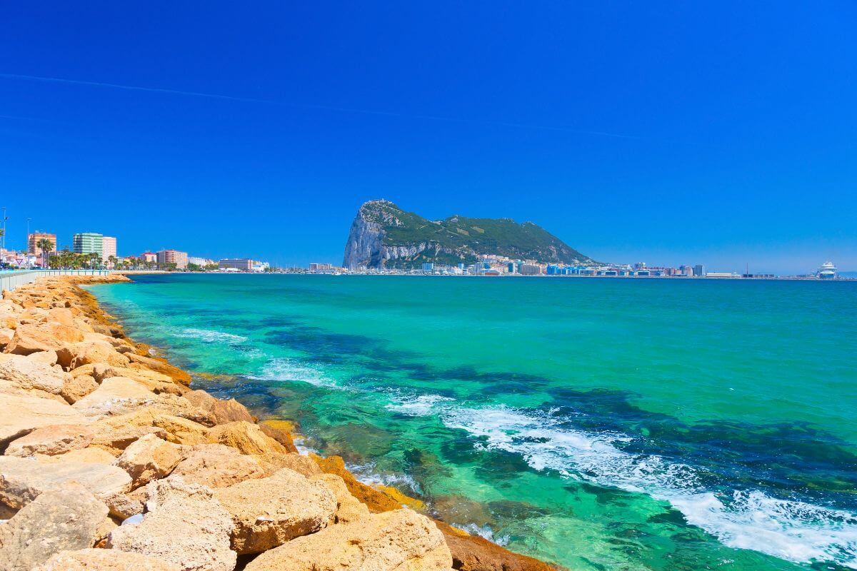 Gibraltar: Strateški Položaj na Mediteranu